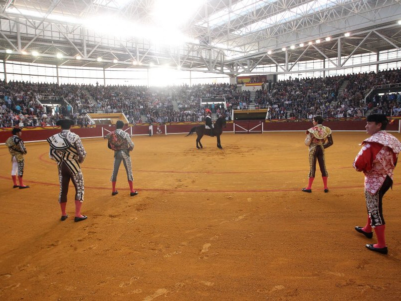 Paseíllo en la plaza de toros de Illescas (Toledo)