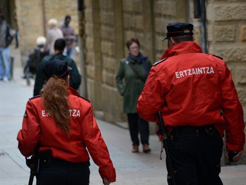 Agentes de la ertzaintza