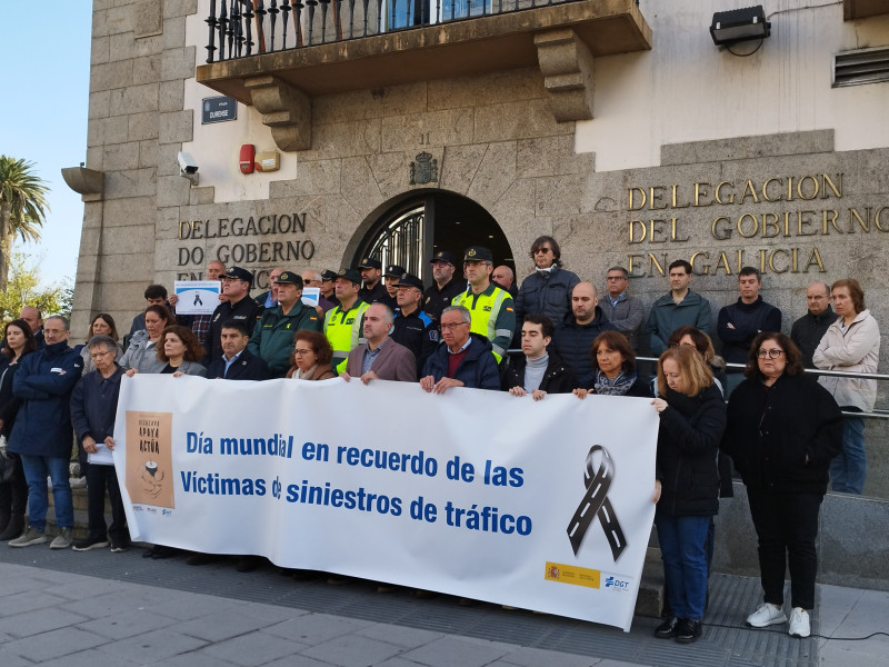 Concentración en la delegación del Gobierno en Galicia en memoria de las víctimas de tráfico