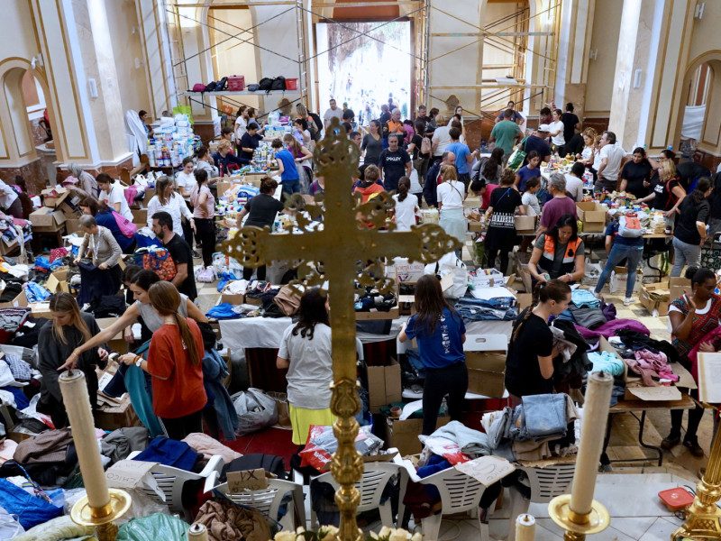 La parroquia 'milagro' de Valencia que sigue obrándolos 20 días después del paso de la DANA: "Cada día avanzamos más"