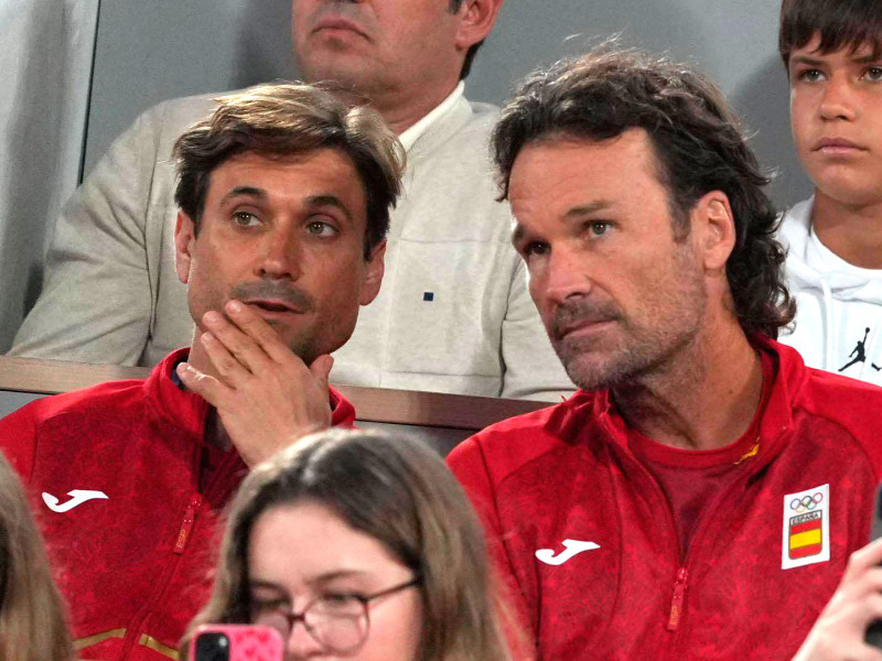 David Ferrer y Carlos Moyá, juntos en la grada durante un partido de Rafa Nadal en los Juegos Olímpicos de París