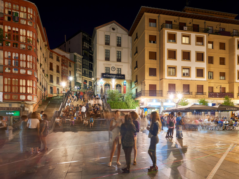 Plaza de Unamuno por la noche, Bilbao, Vizcaya, País Vasco, Euskadi, España