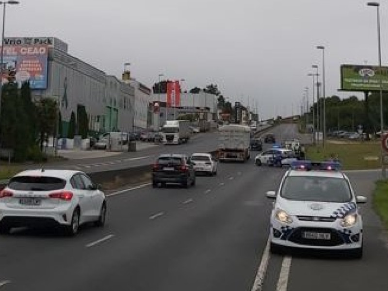 Control da Policía Local nun dos accesos ao Ceao