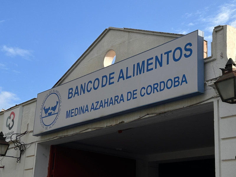 Entrada principal del Banco de Alimentos Medina Azahara de Córdoba