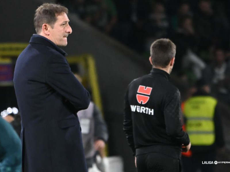 El entrenador del Burgos, Luis Miguel Ramis, en el Racing - Burgos CF