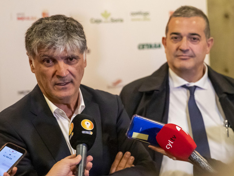 Toni Nadal atendiendo a los medios de comunicación en un acto en Soria.