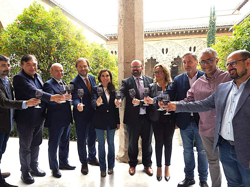 Brindis en las Cortes de Aragón con todos los grupos parlamentarios.