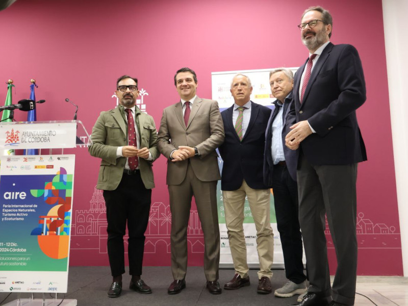 Autoridades durante la presentación