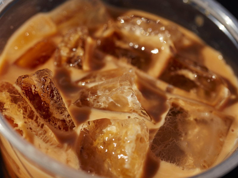 Taza de café con hielo