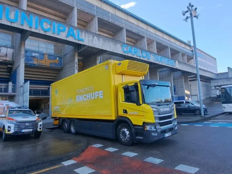 Camión de Alimerka con ayuda recogida en Oviedo