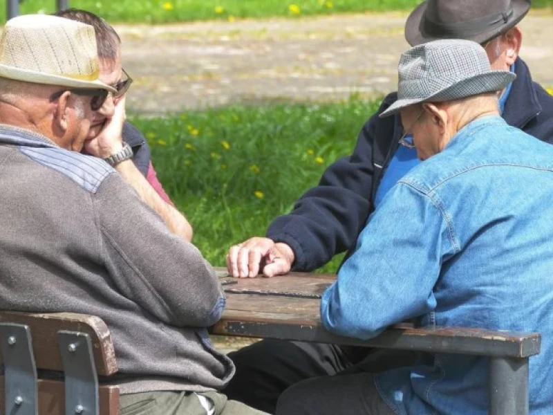 Ancianos en el parque