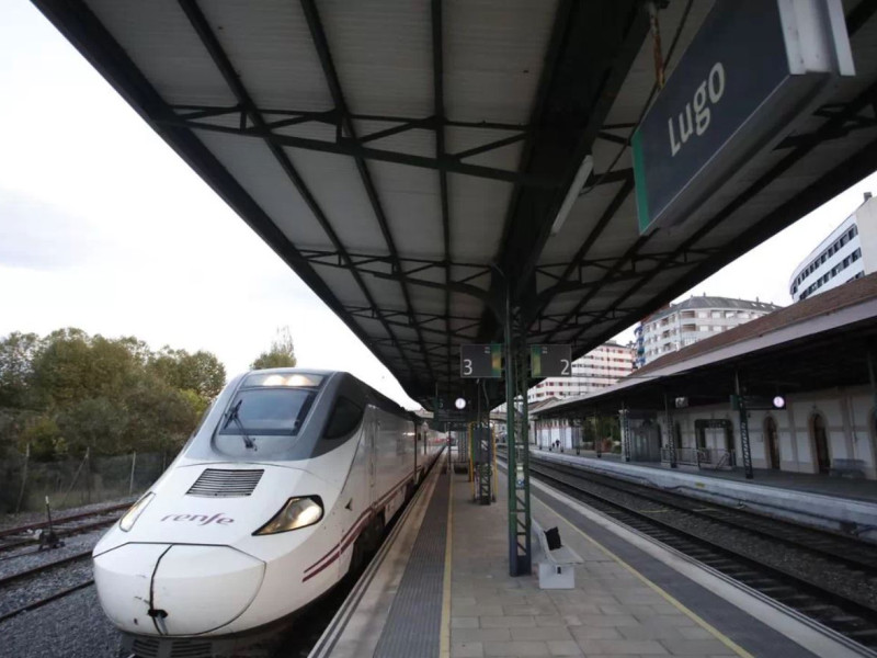 Un convoy en la estación de tren de Lugo