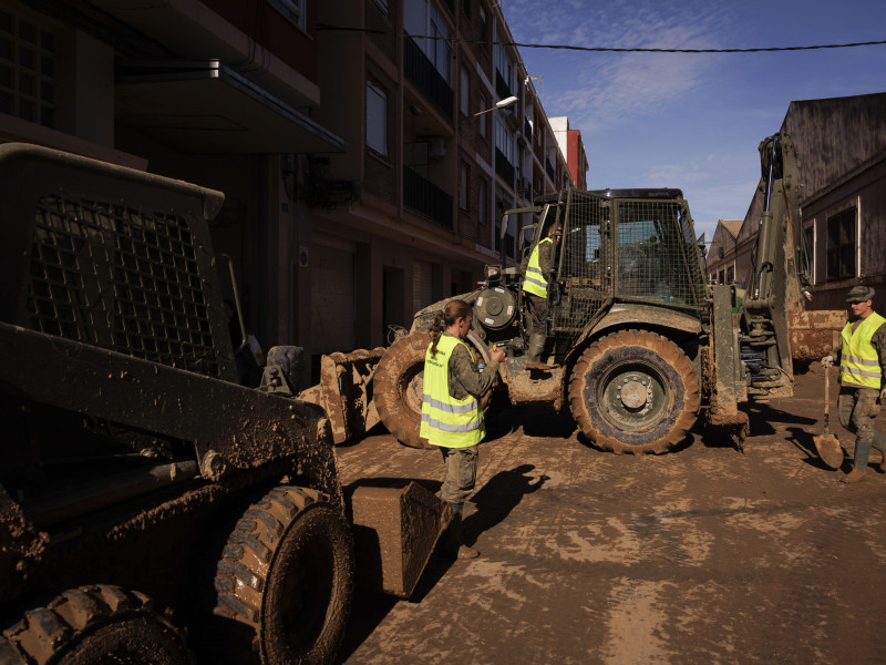 Fotografía de una calle de Paiporta tres semanas después de la DANA