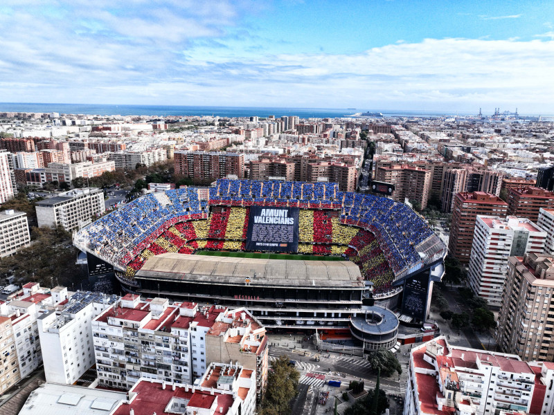 Precioso homenaje en Mestalla a las víctimas de la DANA.