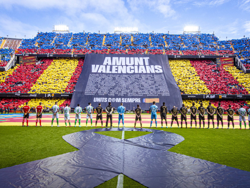 Pelos de punta con el homenaje en Mestalla a las víctimas de la DANA.