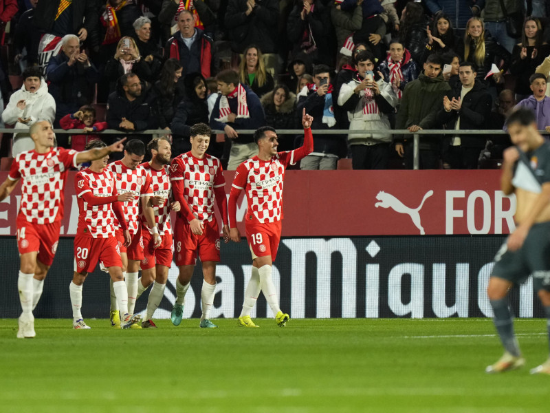 Los jugadores del Girona celebran el 4-0 contra el Espanyol.