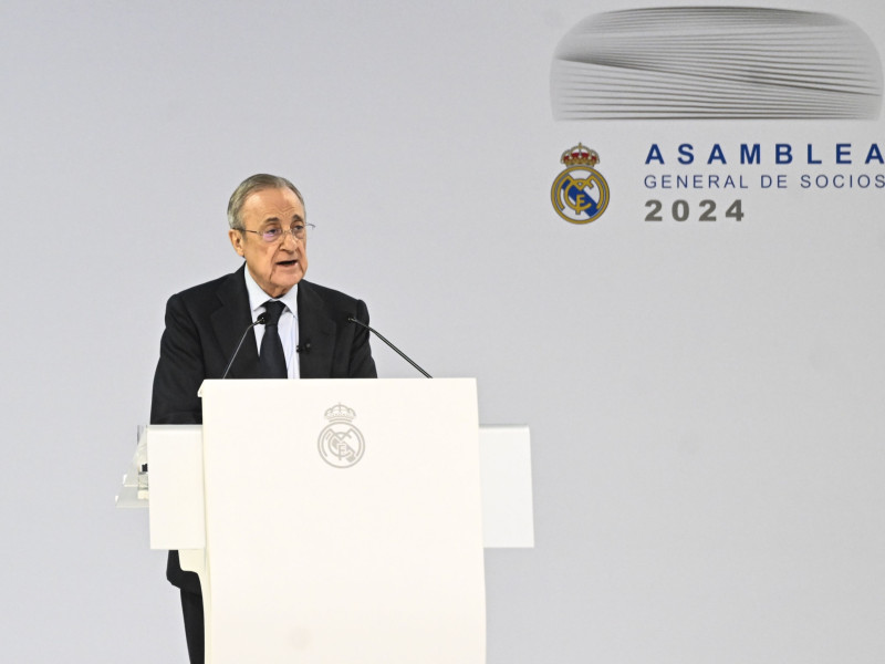 El presidente del Real Madrid, Florentino Pérez, interviene durante la Asamblea.