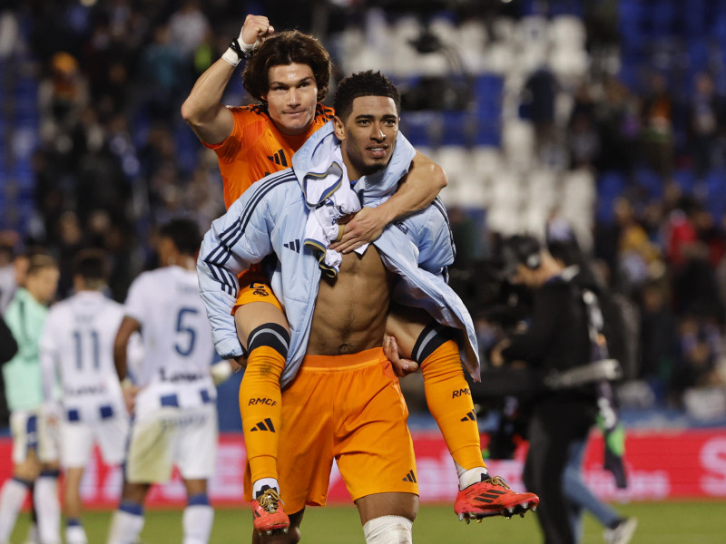 Fran García y Jude Bellingham celebran la victoria del Real Madrid contra el Leganés.