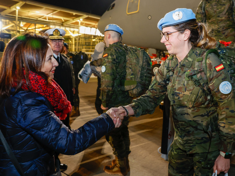 La ministra de Defensa Margarita Robles, acudió a recibir a la Brigada Aragón.