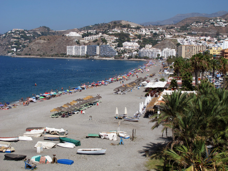 Playa de San Cristóbal, Almuñécar, provincia de Granada, Andalucía, Costa Tropical, España