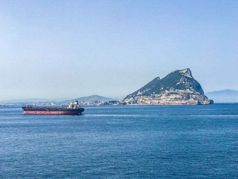 Peñón de Gibraltar en el mar de Alborán
