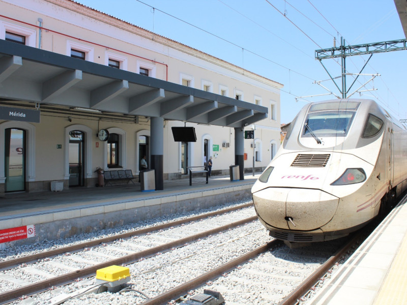 Tren Alvia en la Estación de Mérida