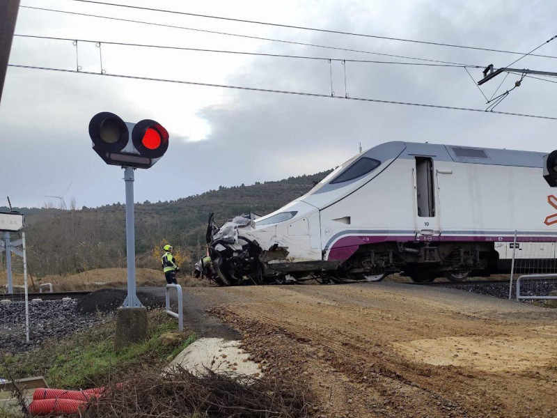 Paso a nivel entre Monzón y Husillos Palencia.