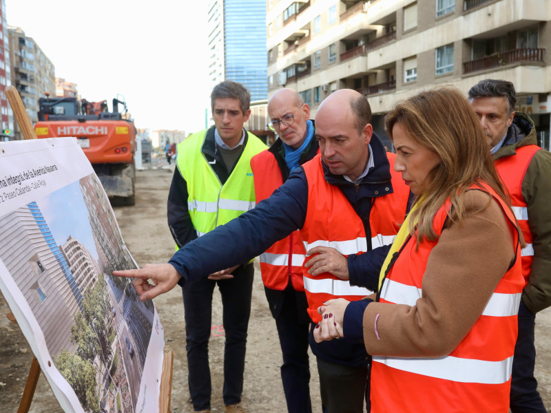 La alcaldesa ha visitado este martes las obras de la Avenida Navarra.