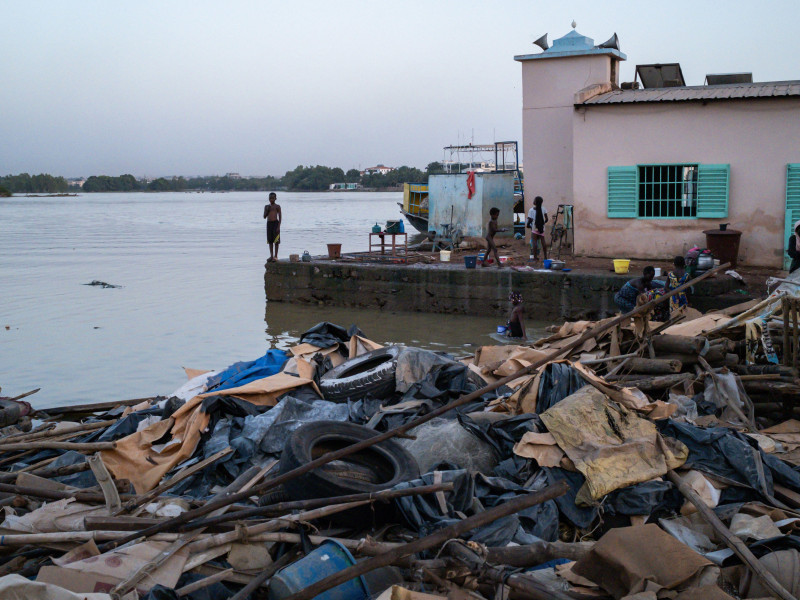 Recesión del Río Niger y los barrios devastados de Bamako