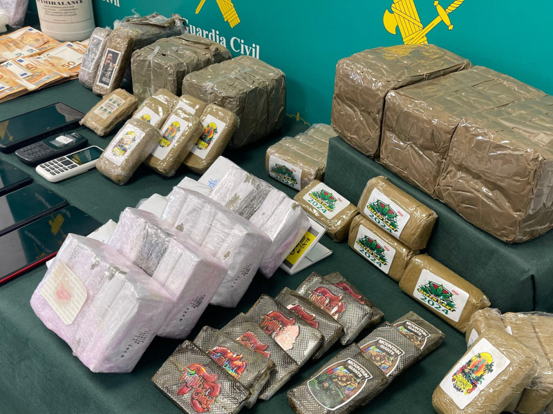 La Guardia Civil de Asturias ha incautado trece kilos de cocaína, once de hachís, 4.000 dosis de ketamina y 8.000 euros en efectivo