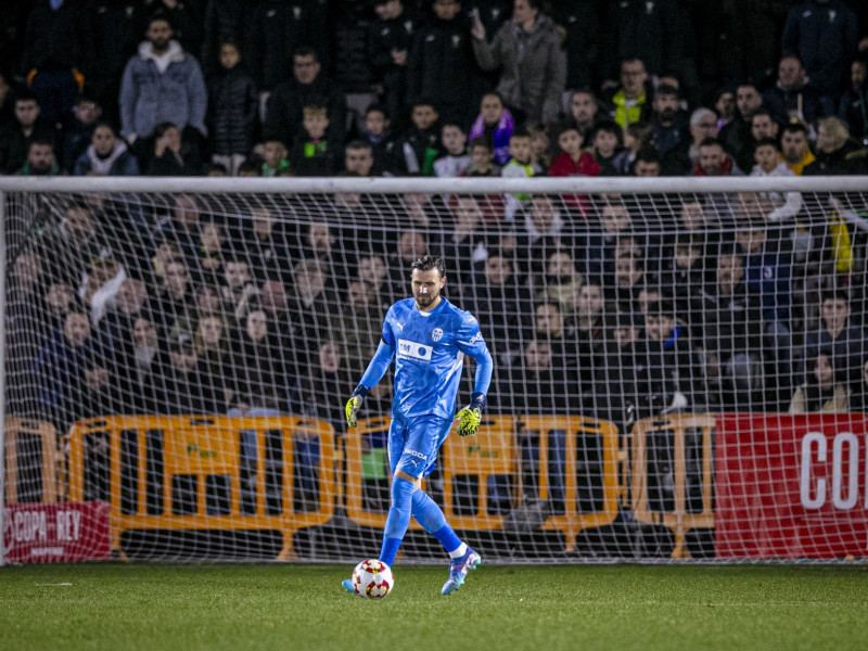 Dimitrievski debutó con el Valencia CF en partido oficial