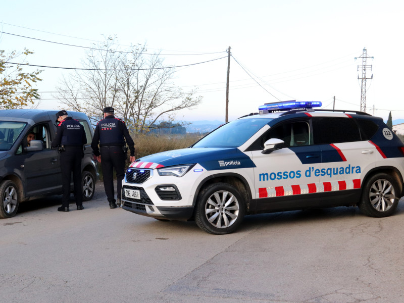 Patrullas de los Mossos en plena operación