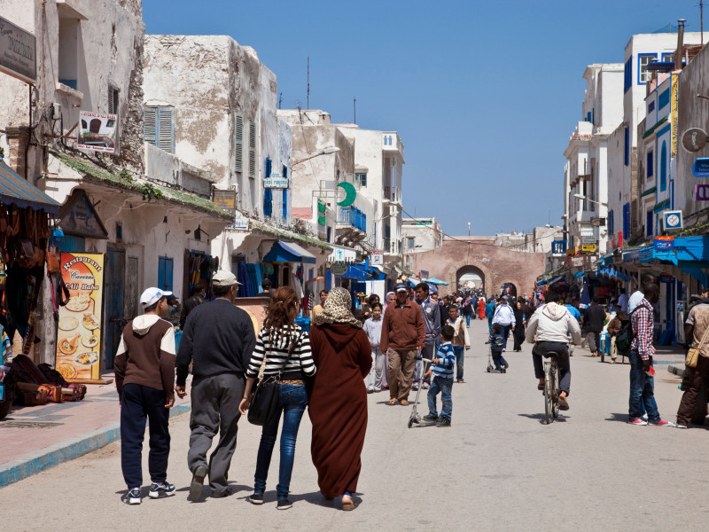 Avenida Zerktouni, la calle principal de la medina, Essaouira, Marruecos