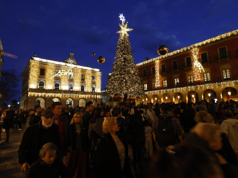 Iluminación navideña en la Plaza Mayor de Gijón, en 2024