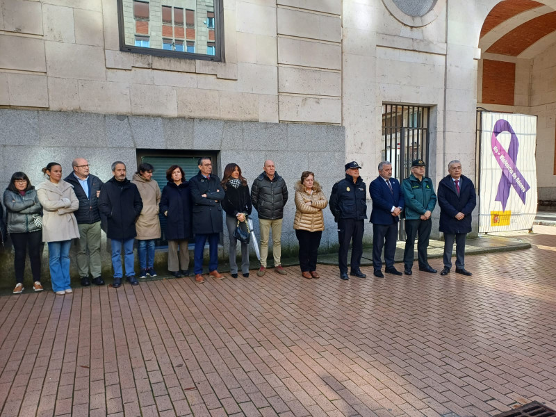 Minuto de silencio en Burgos por el asesinato de un bebé de dos años en la provincia de Jaén.