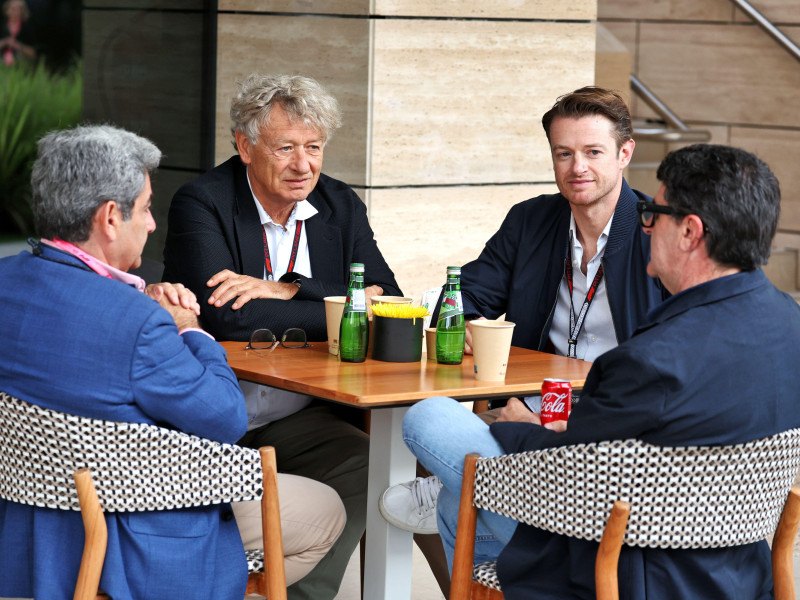 Hermann Tilke, diseñador del circuito, y Carsten Tilke, diseñador del circuito, con Luis García Abad, director del GP de Madrid. Campeonato del Mundo de Fórmula 1, Ronda 23, Gran Premio de Qatar, viernes 29 de noviembre de 2024