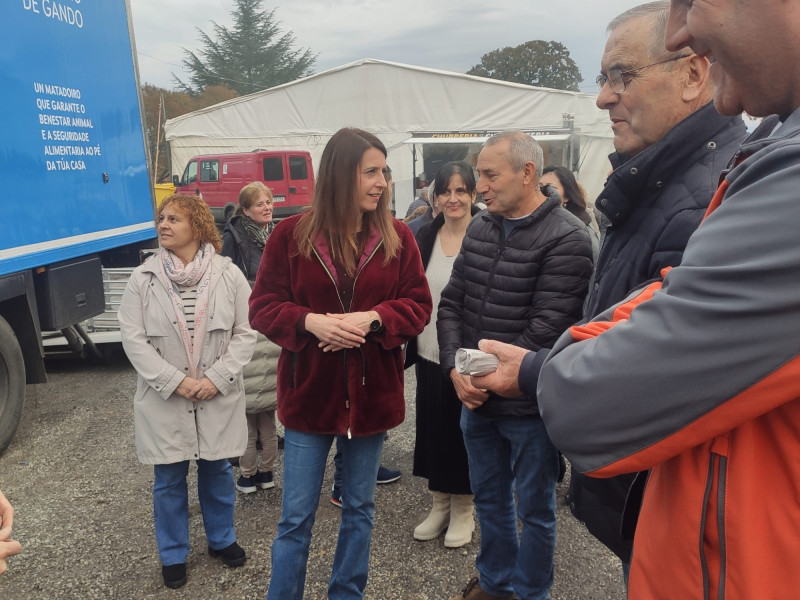 A conselleira do Medio Rural supervisa o funcionamento da Unidade Móbil de Sacrificio de Gando