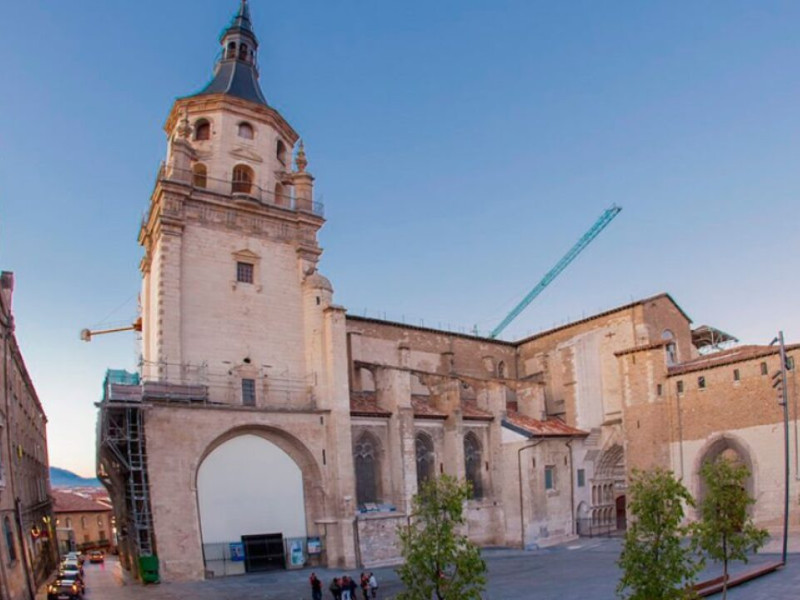 Imagen exterior de la Catedral Santa María de Vitoria