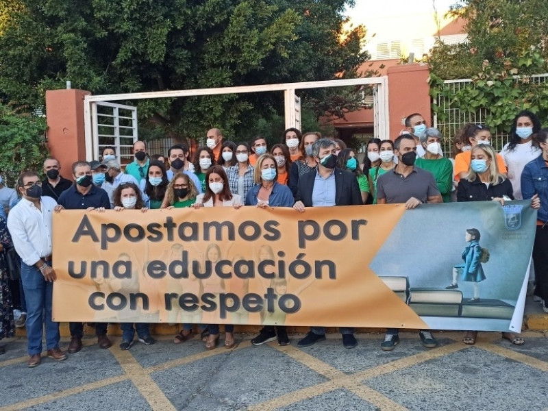 Concentración en el colegio Maestro Manuel Gómez de Coria