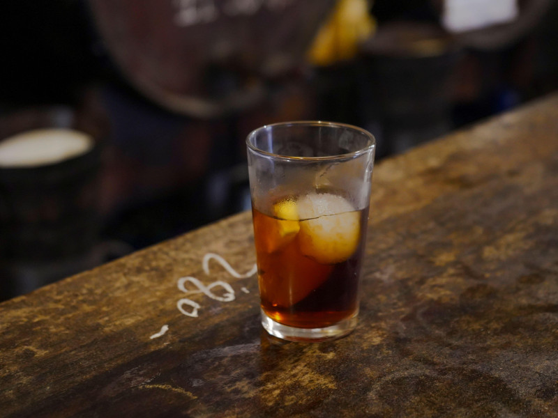 Vermut de cristal servido en la bodega más antigua de Málaga