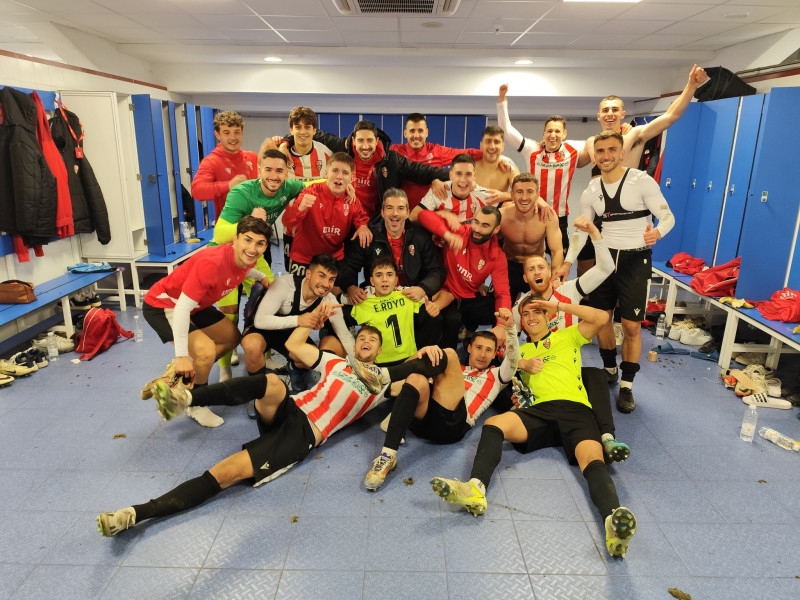 El equipo de la UD Logroñés celebra el triunfo