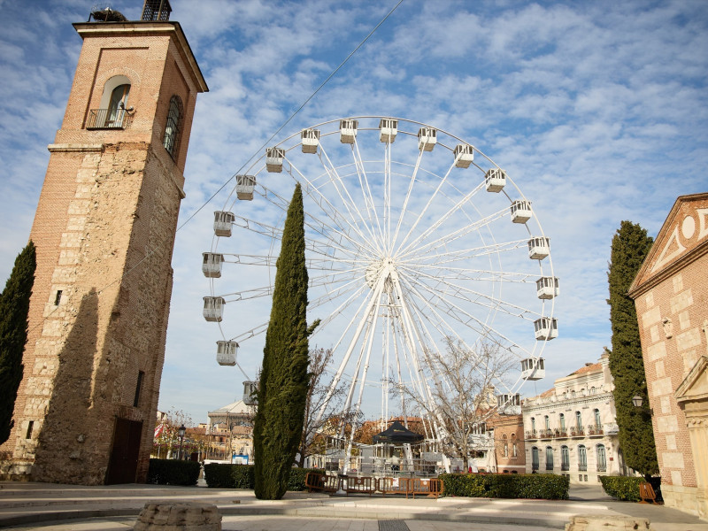 Una noria en la plaza de Cervantes, a 28 de diciembre de 2023, en Alcalá de Henares, Madrid