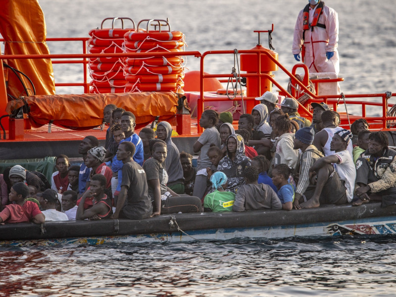 Decenas de migrantes rescatados por Salvamento Marítimo cerca del Puerto de la Restinga el pasado 28 de noviembre