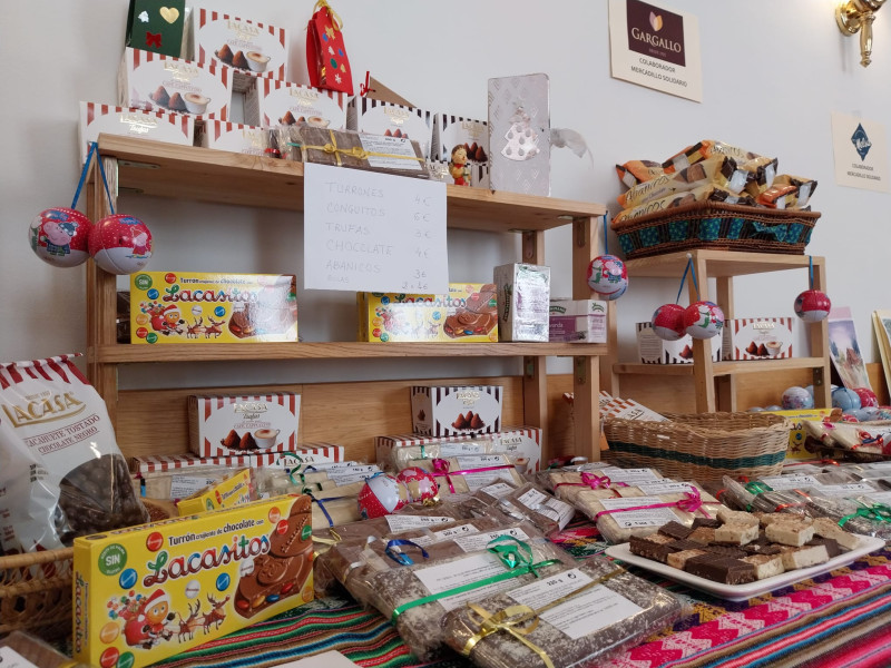 Dulces en el mercadillo solidario del Perpetuo Socorro