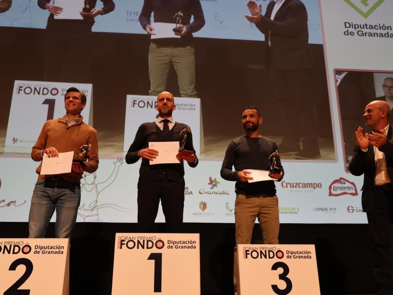 Luis Aragón entre premios en el Gran Premio de Fondo