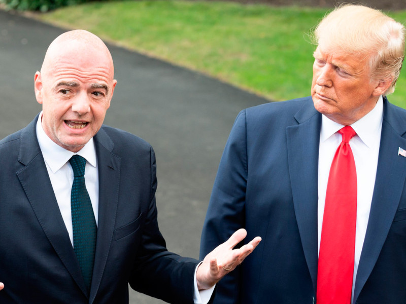 Imagen de un encuentro entre Infantino, presidente de la FIFA, y Trump, presidente de los Estados Unidos, en 2019