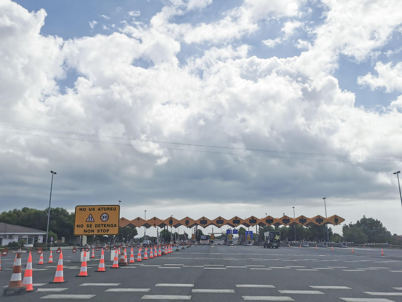 El Vendrell, Tarragona, España 2 de septiembre de 2021: Estación de peaje en AP-7