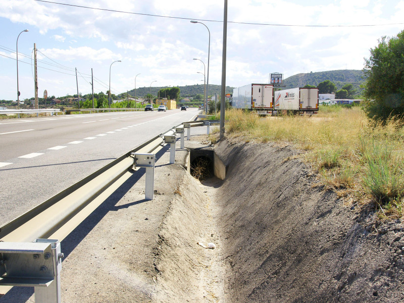 Canalón junto a una carretera, Castellón, España