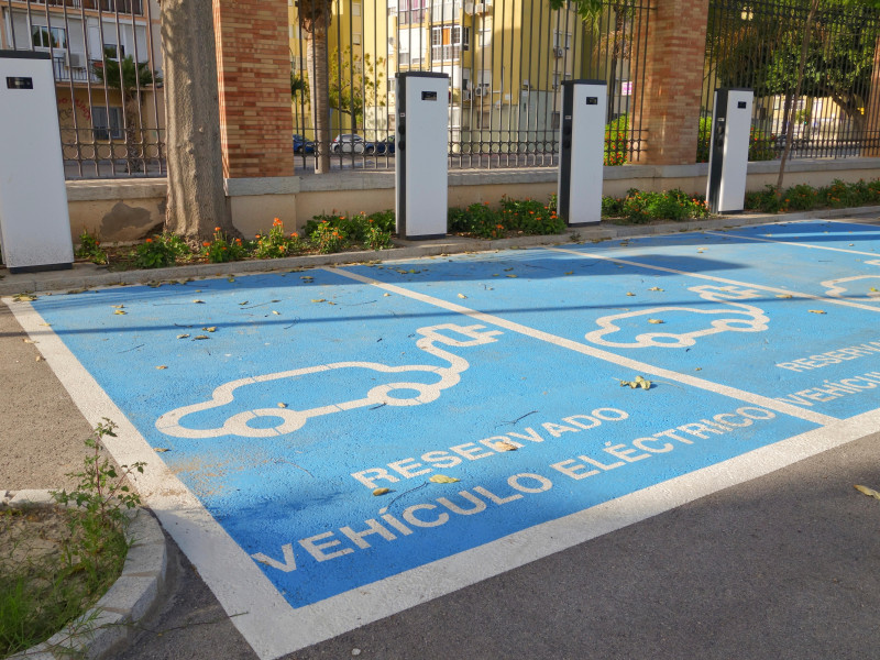 Estación de recarga de coches eléctricos en Málaga, sur de España