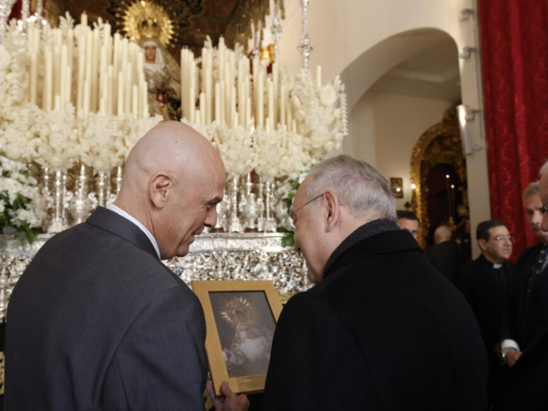 El enviado especial del Papa para Congreso Internacional de Hermandades visita la capilla de los Marineros